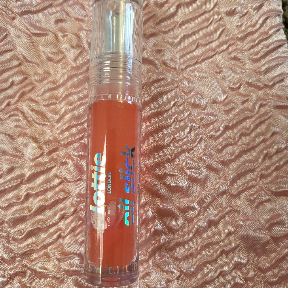Lip Oil - Picture 2 of 4